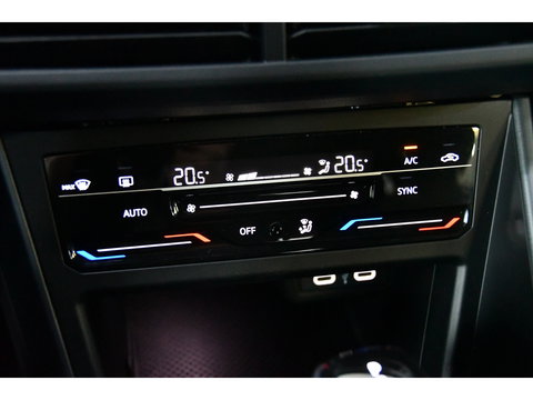 Volkswagen Polo 1.0 TSI R-Line, Full-options, Pano, Camera