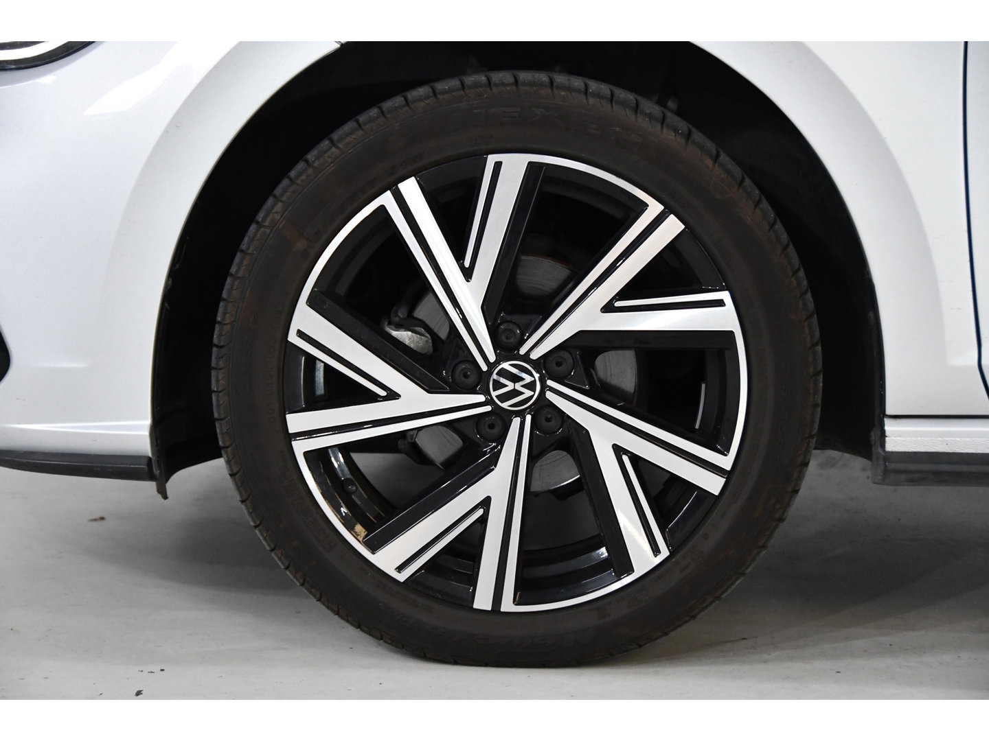 Volkswagen Polo 1.0 TSI R-Line, Full-options, Pano, Camera