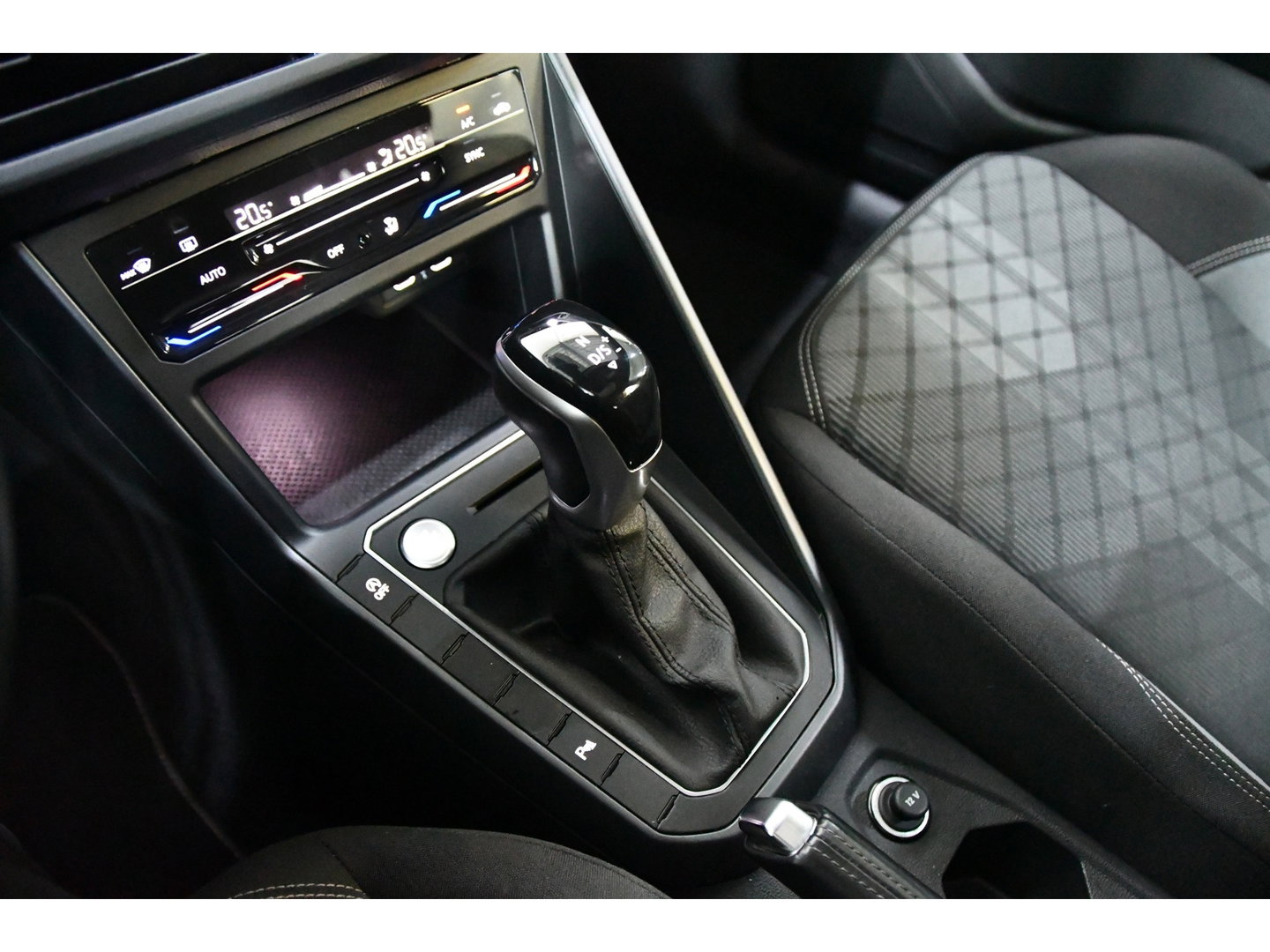 Volkswagen Polo 1.0 TSI R-Line, Full-options, Pano, Camera