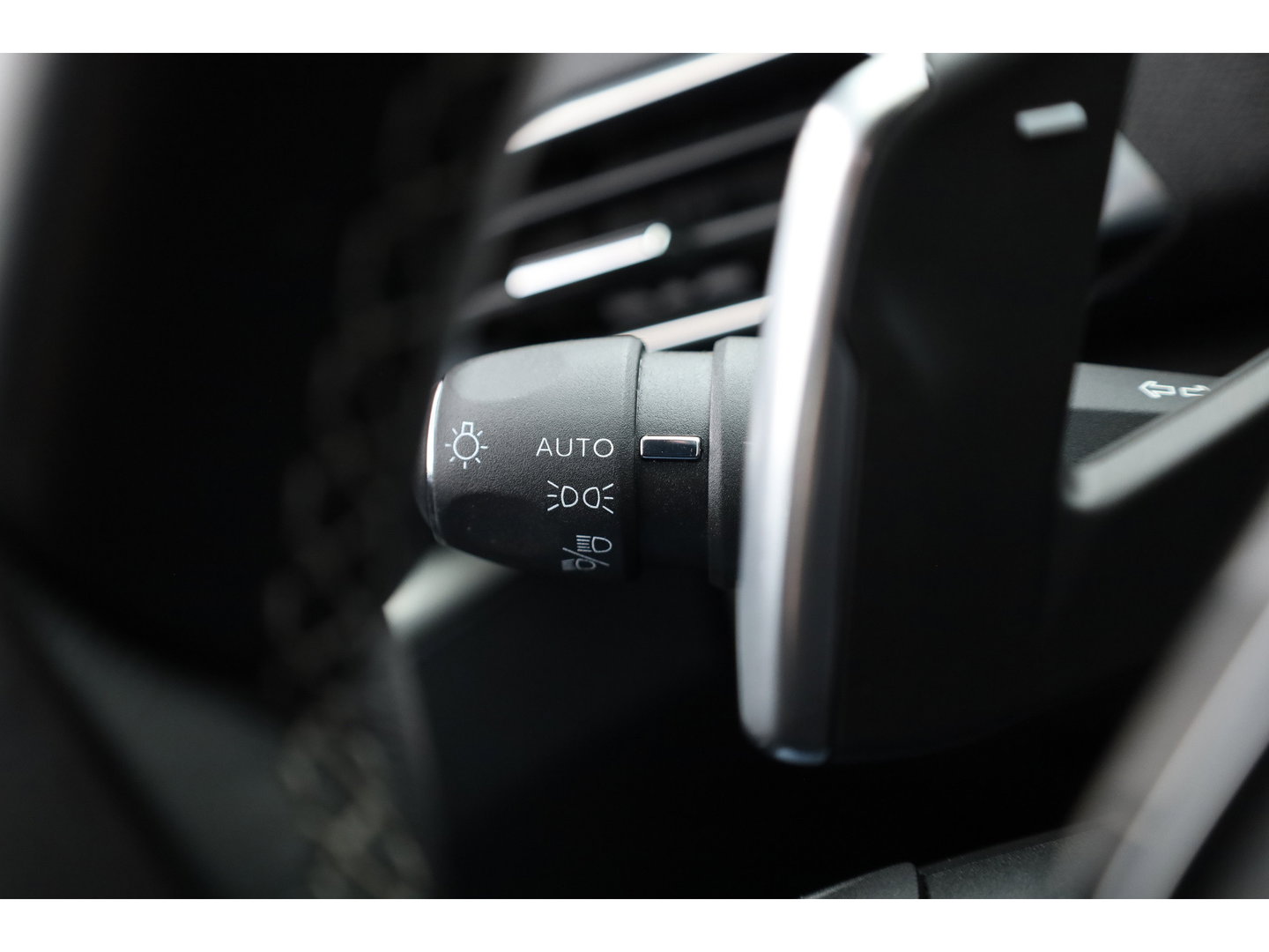 Peugeot 3008 1.6 HYbrid 225 Allure | Trekhaak | Camera | Navi | Apple CarPlay | Cruise Ctrl. | Dodehoek det. Foto dashboard