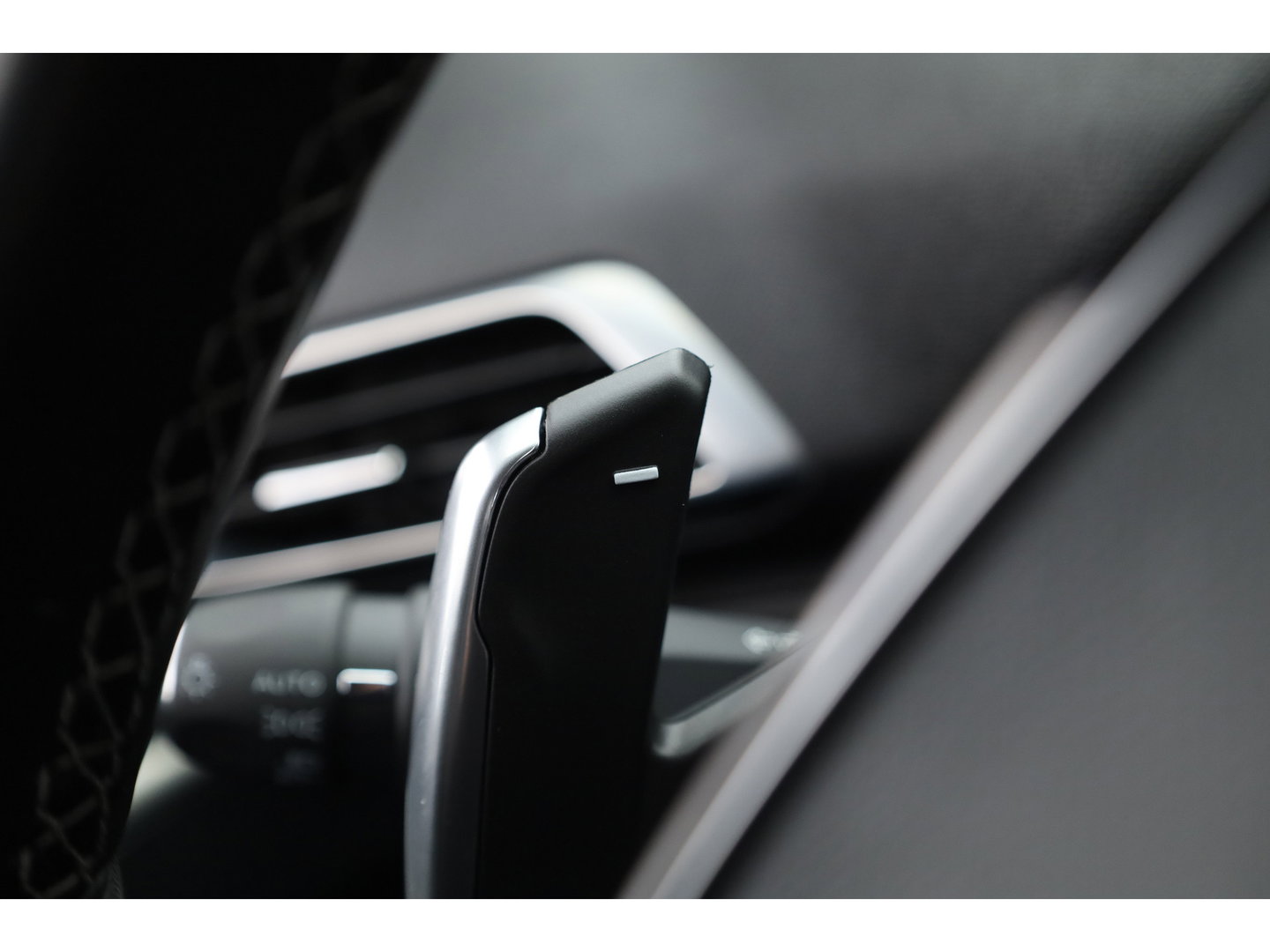 Peugeot 3008 1.6 HYbrid 225 Allure | Trekhaak | Camera | Navi | Apple CarPlay | Cruise Ctrl. | Dodehoek det. Foto dashboard