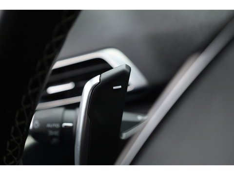 Peugeot 3008 1.6 HYbrid 225 Allure | Trekhaak | Camera | Navi | Apple CarPlay | Cruise Ctrl. | Dodehoek det. Foto dashboard