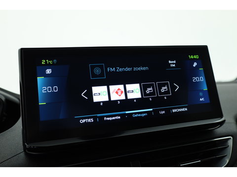 Peugeot 3008 1.6 HYbrid 225 Allure | Trekhaak | Camera | Navi | Apple CarPlay | Cruise Ctrl. | Dodehoek det. Foto dashboard