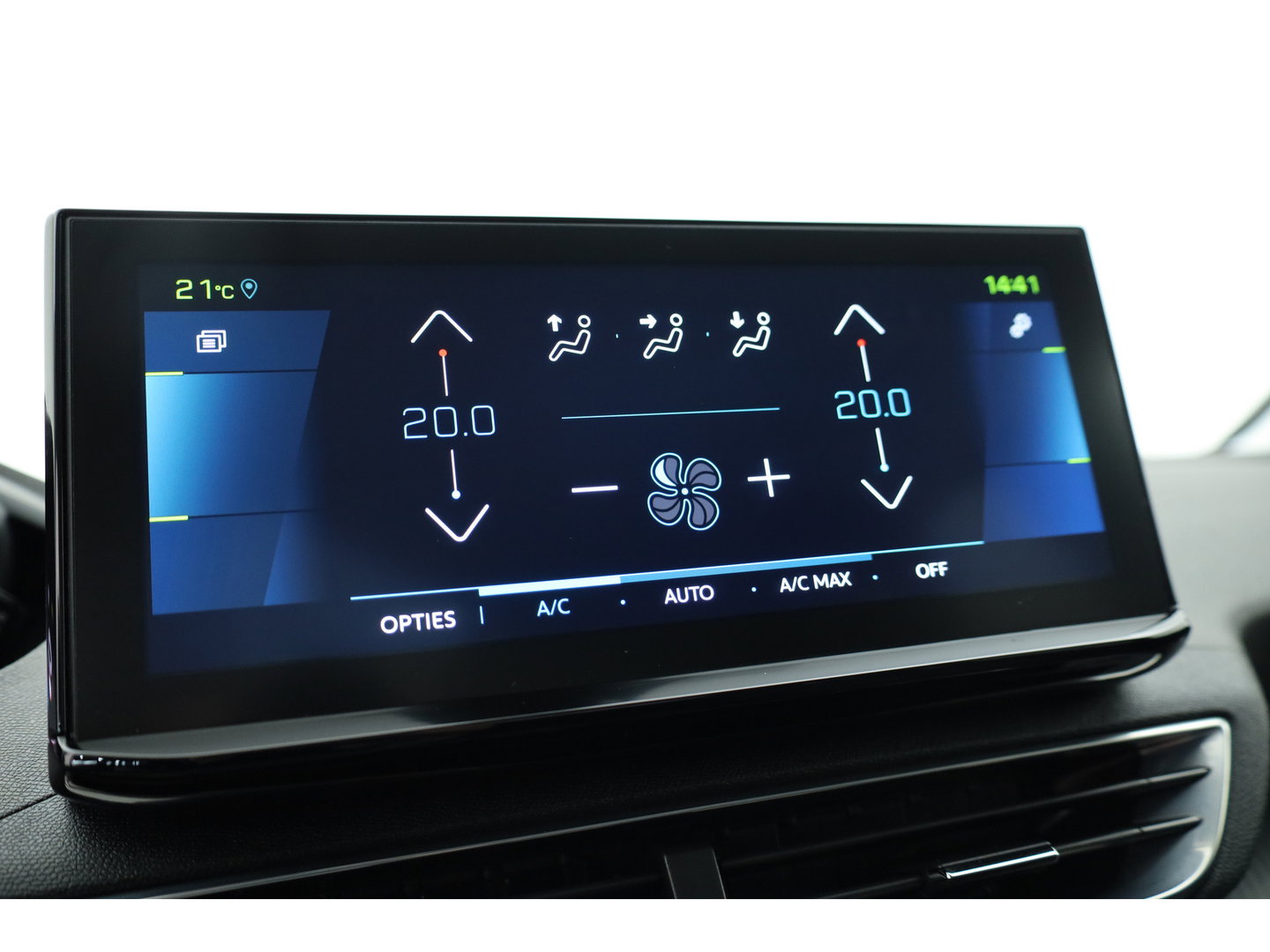 Peugeot 3008 1.6 HYbrid 225 Allure | Trekhaak | Camera | Navi | Apple CarPlay | Cruise Ctrl. | Dodehoek det. Foto dashboard