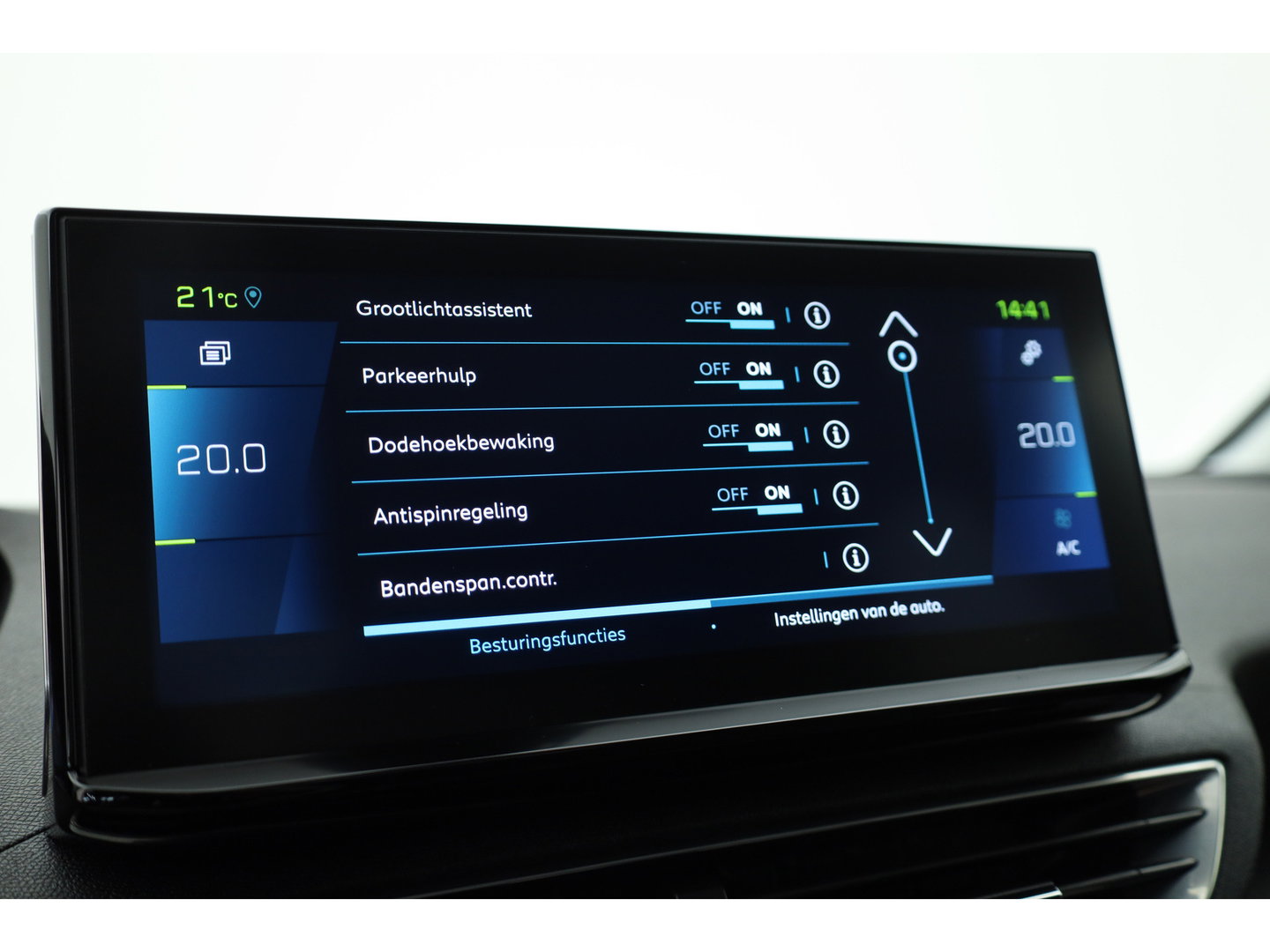 Peugeot 3008 1.6 HYbrid 225 Allure | Trekhaak | Camera | Navi | Apple CarPlay | Cruise Ctrl. | Dodehoek det. Foto dashboard