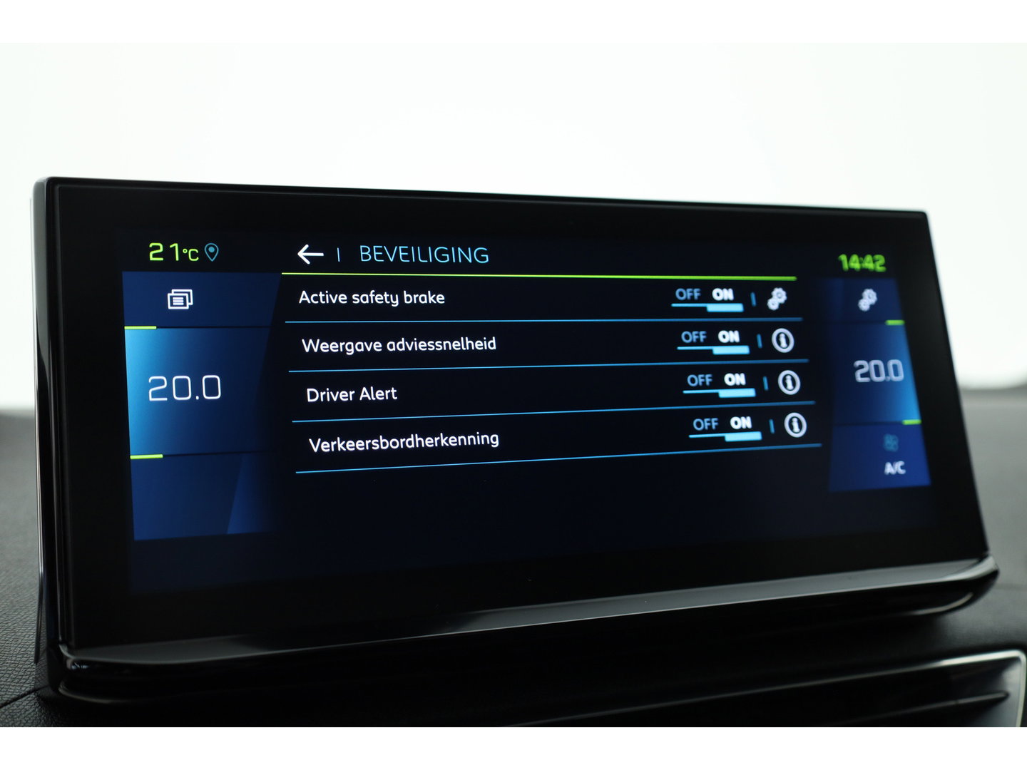 Peugeot 3008 1.6 HYbrid 225 Allure | Trekhaak | Camera | Navi | Apple CarPlay | Cruise Ctrl. | Dodehoek det. Foto dashboard