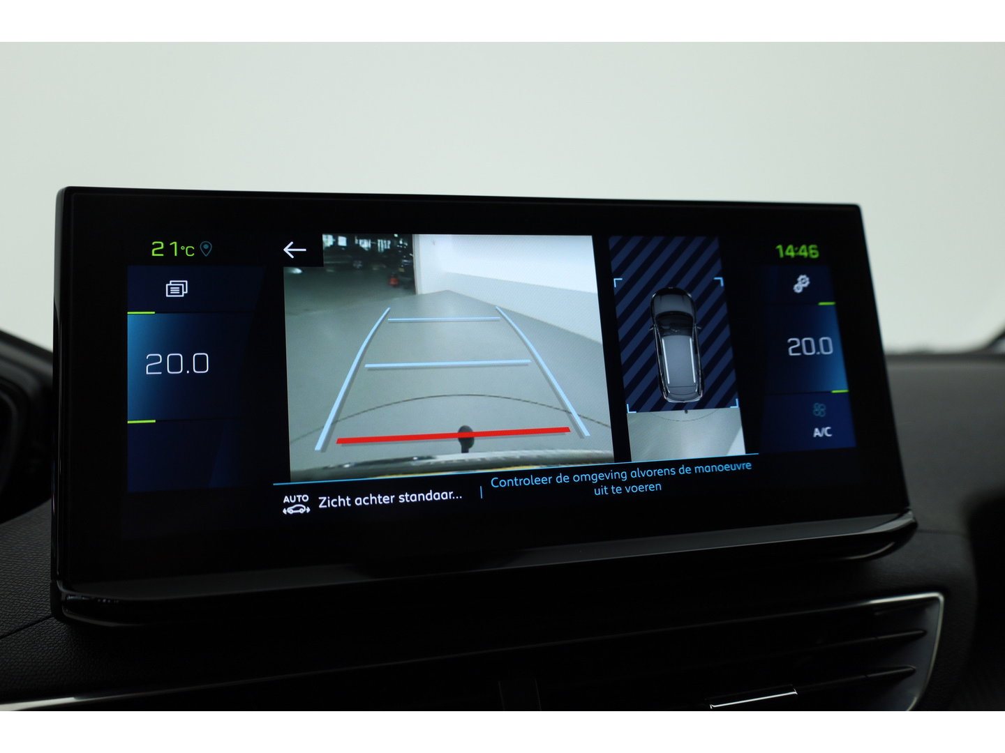 Peugeot 3008 1.6 HYbrid 225 Allure | Trekhaak | Camera | Navi | Apple CarPlay | Cruise Ctrl. | Dodehoek det. Foto dashboard