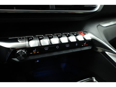 Peugeot 3008 1.6 HYbrid 225 Allure | Trekhaak | Camera | Navi | Apple CarPlay | Cruise Ctrl. | Dodehoek det. Foto dashboard