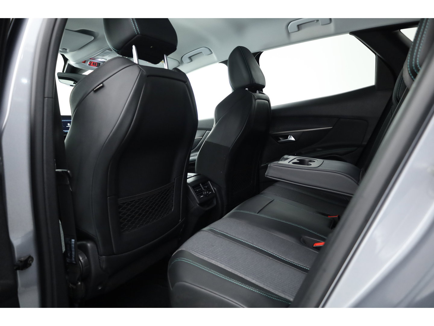 Peugeot 3008 1.6 HYbrid 225 Allure | Trekhaak | Camera | Navi | Apple CarPlay | Cruise Ctrl. | Dodehoek det. Foto dashboard