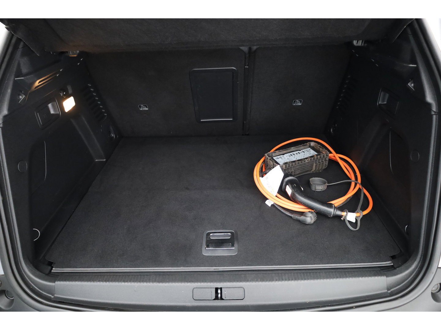 Peugeot 3008 1.6 HYbrid 225 Allure | Trekhaak | Camera | Navi | Apple CarPlay | Cruise Ctrl. | Dodehoek det. Foto dashboard