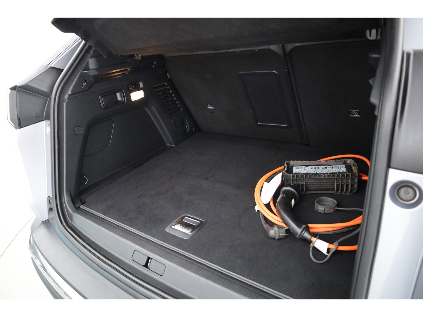 Peugeot 3008 1.6 HYbrid 225 Allure | Trekhaak | Camera | Navi | Apple CarPlay | Cruise Ctrl. | Dodehoek det. Foto dashboard