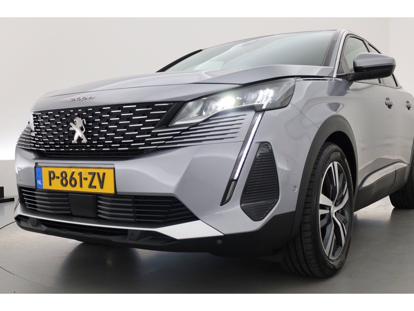 Peugeot 3008 1.6 HYbrid 225 Allure | Trekhaak | Camera | Navi | Apple CarPlay | Cruise Ctrl. | Dodehoek det. Foto dashboard