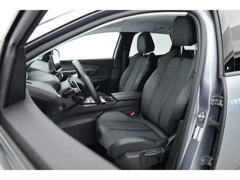 Peugeot 3008 1.6 HYbrid 225 Allure | Trekhaak | Camera | Navi | Apple CarPlay | Cruise Ctrl. | Dodehoek det. Foto dashboard