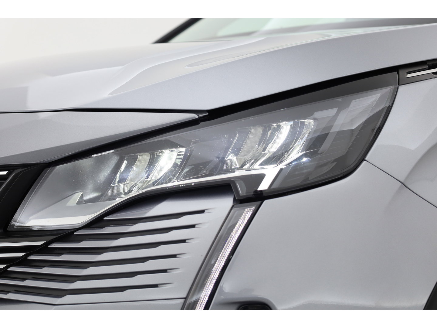 Peugeot 3008 1.6 HYbrid 225 Allure | Trekhaak | Camera | Navi | Apple CarPlay | Cruise Ctrl. | Dodehoek det. Foto dashboard