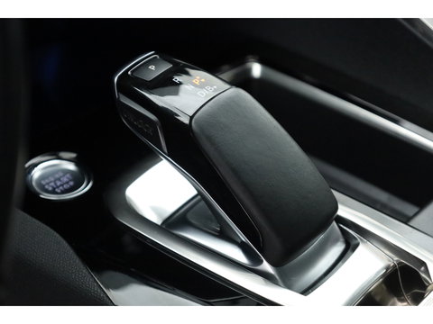 Peugeot 3008 1.6 HYbrid 225 Allure | Trekhaak | Camera | Navi | Apple CarPlay | Cruise Ctrl. | Dodehoek det. Foto dashboard