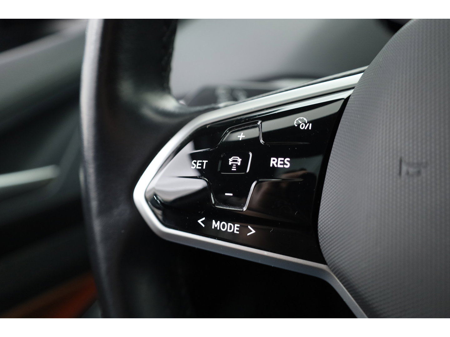 Volkswagen ID.4 1st 77 kWh | SOH 93.4% | Adapt. Cruise | Stoel-Stuurverw. | Elek. Trekhaak | Pano | HUD | 360cam | 21" controleren