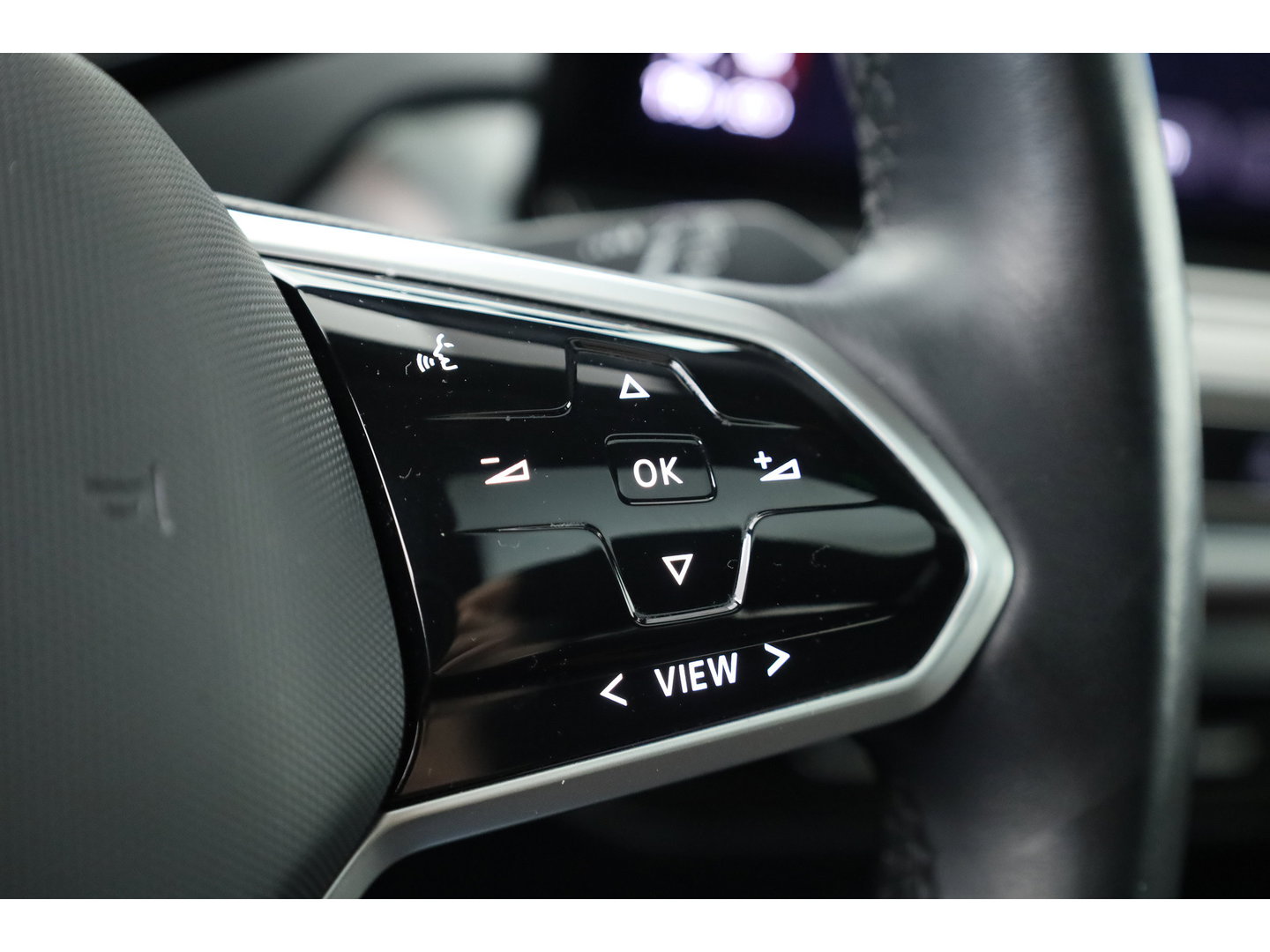 Volkswagen ID.4 1st 77 kWh | SOH 93.4% | Adapt. Cruise | Stoel-Stuurverw. | Elek. Trekhaak | Pano | HUD | 360cam | 21" controleren