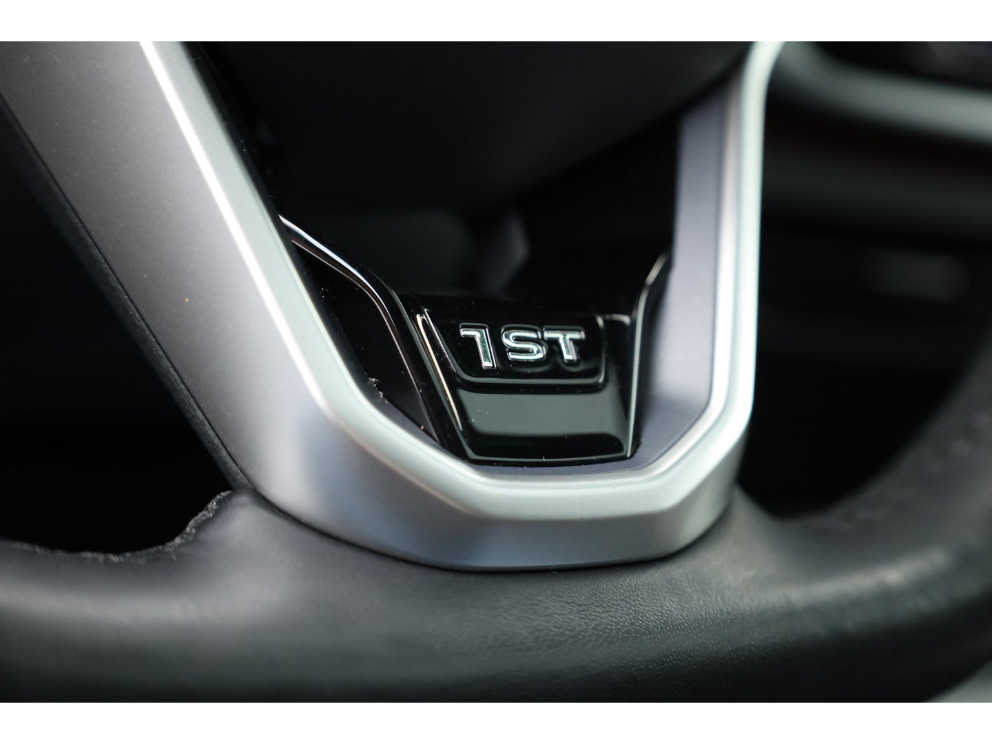 Volkswagen ID.4 1st 77 kWh | SOH 93.4% | Adapt. Cruise | Stoel-Stuurverw. | Elek. Trekhaak | Pano | HUD | 360cam | 21" controleren