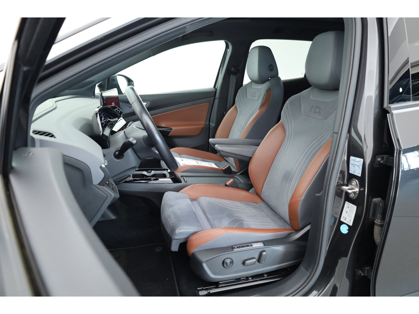 Volkswagen ID.4 1st 77 kWh | SOH 93.4% | Adapt. Cruise | Stoel-Stuurverw. | Elek. Trekhaak | Pano | HUD | 360cam | 21" controleren