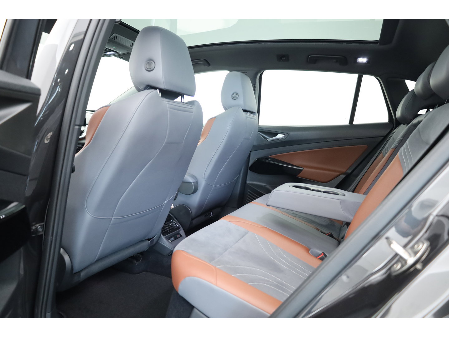 Volkswagen ID.4 1st 77 kWh | SOH 93.4% | Adapt. Cruise | Stoel-Stuurverw. | Elek. Trekhaak | Pano | HUD | 360cam | 21" controleren