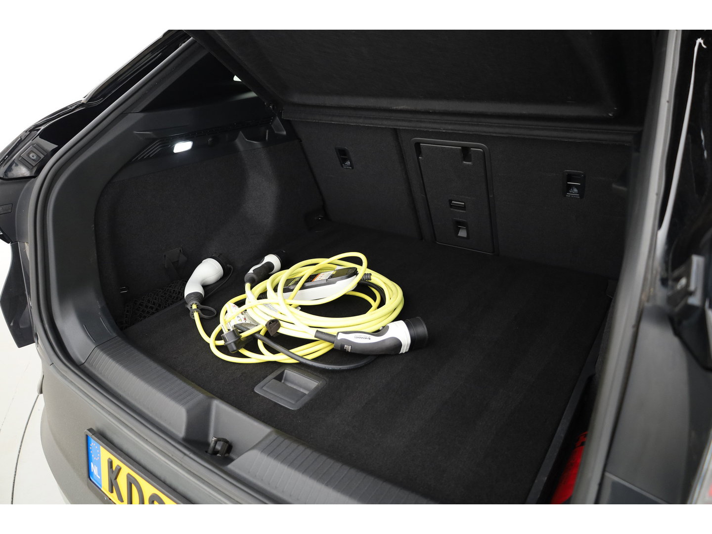 Volkswagen ID.4 1st 77 kWh | SOH 93.4% | Adapt. Cruise | Stoel-Stuurverw. | Elek. Trekhaak | Pano | HUD | 360cam | 21" controleren