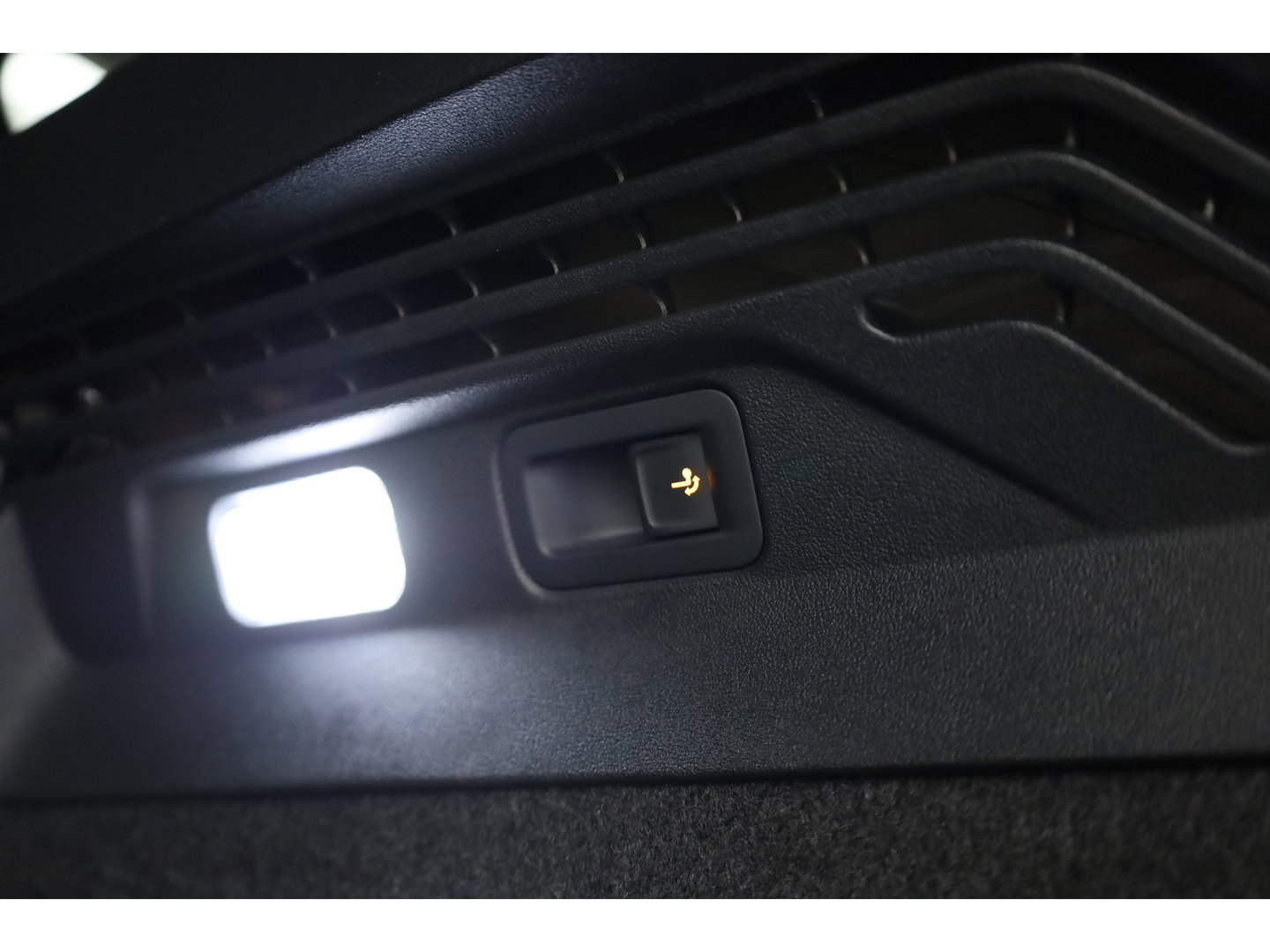 Volkswagen ID.4 1st 77 kWh | SOH 93.4% | Adapt. Cruise | Stoel-Stuurverw. | Elek. Trekhaak | Pano | HUD | 360cam | 21" controleren