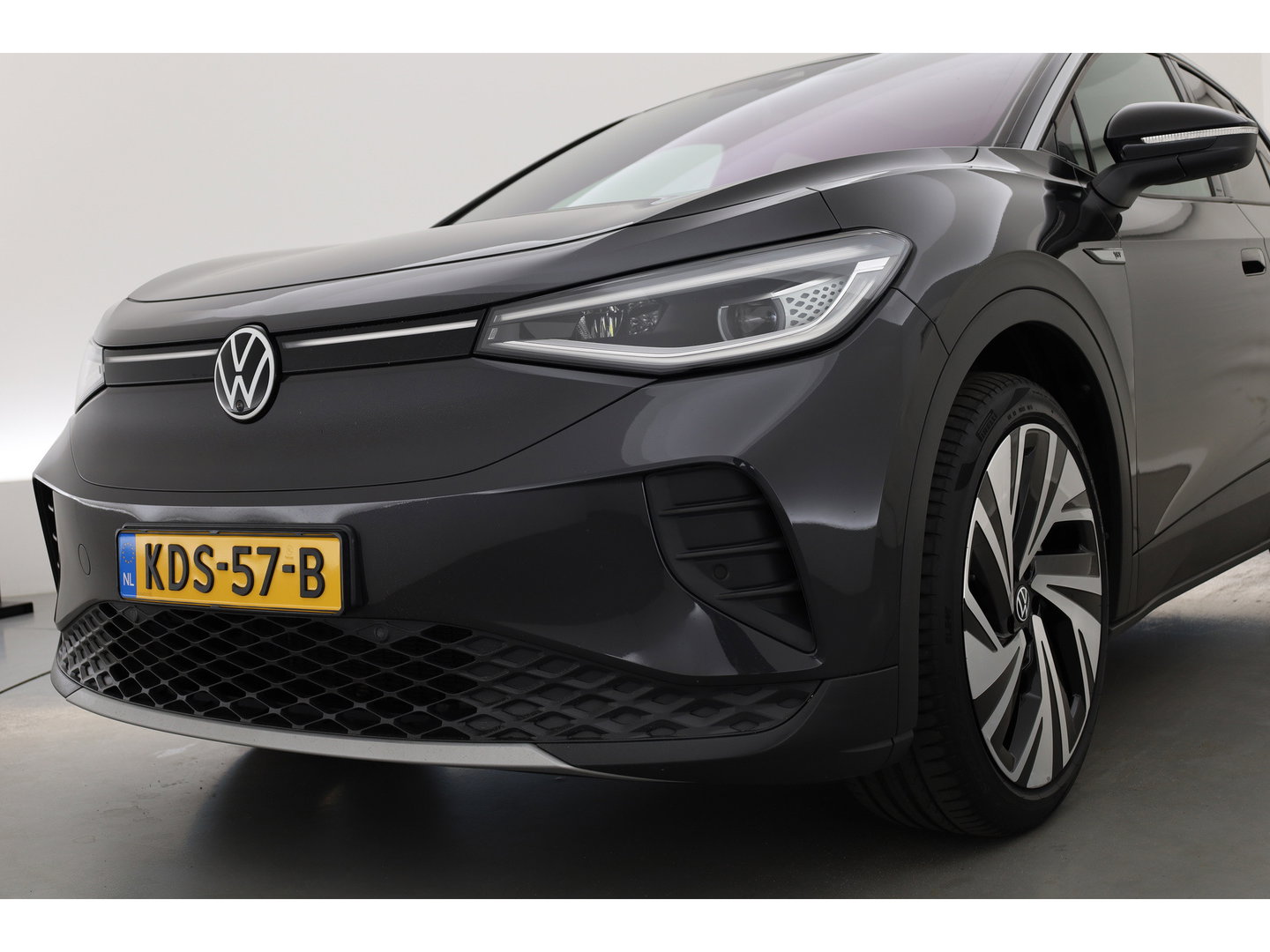 Volkswagen ID.4 1st 77 kWh | SOH 93.4% | Adapt. Cruise | Stoel-Stuurverw. | Elek. Trekhaak | Pano | HUD | 360cam | 21" controleren