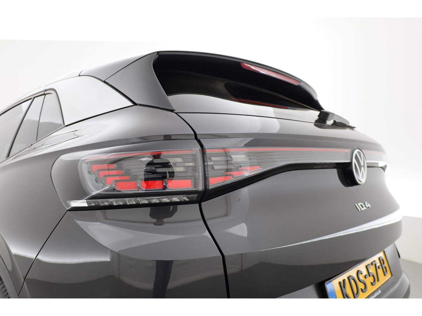 Volkswagen ID.4 1st 77 kWh | SOH 93.4% | Adapt. Cruise | Stoel-Stuurverw. | Elek. Trekhaak | Pano | HUD | 360cam | 21" controleren