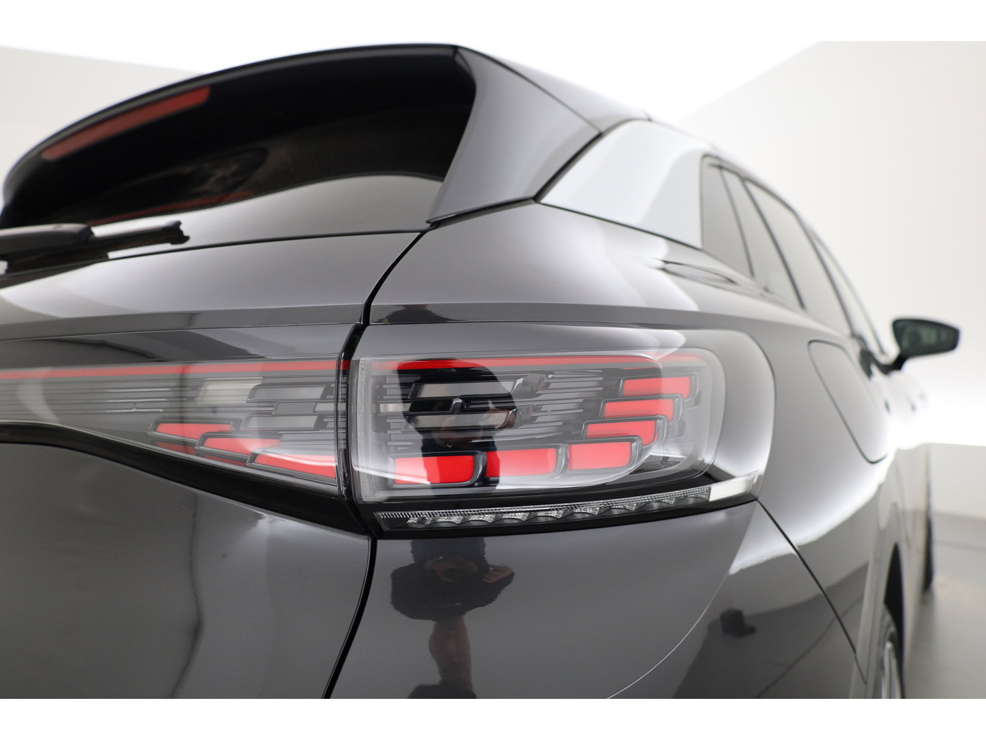 Volkswagen ID.4 1st 77 kWh | SOH 93.4% | Adapt. Cruise | Stoel-Stuurverw. | Elek. Trekhaak | Pano | HUD | 360cam | 21" controleren