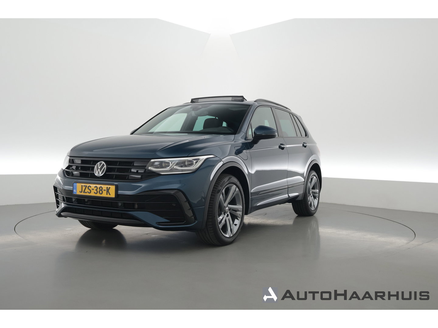 Volkswagen Tiguan 1.4 TSI eHybrid R-Line Business+ | Pano | Elek. Trekhaak | IQ. Light | Stoel- Stuurverw. | Adapt. Cruise | Park Assist |