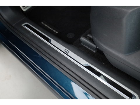 Volkswagen Tiguan 1.4 TSI eHybrid R-Line Business+ | Pano | Elek. Trekhaak | IQ. Light | Stoel- Stuurverw. | Adapt. Cruise | Park Assist |