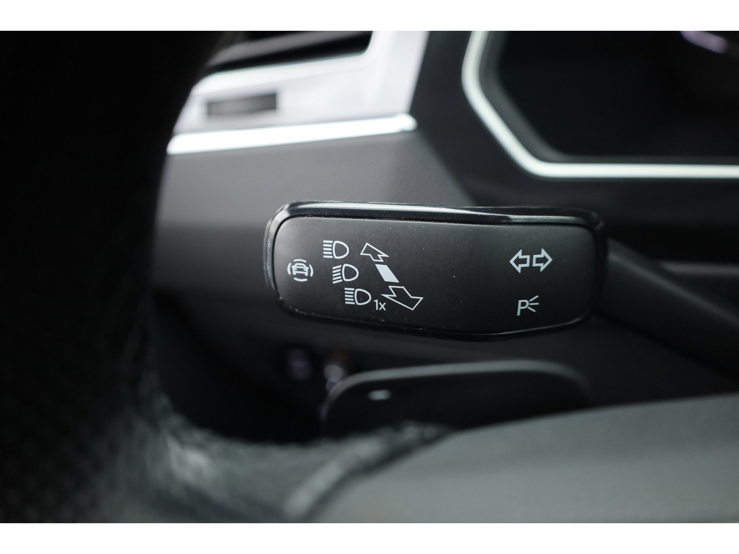 Volkswagen Tiguan 1.4 TSI eHybrid R-Line Business+ | Pano | Elek. Trekhaak | IQ. Light | Stoel- Stuurverw. | Adapt. Cruise | Park Assist |