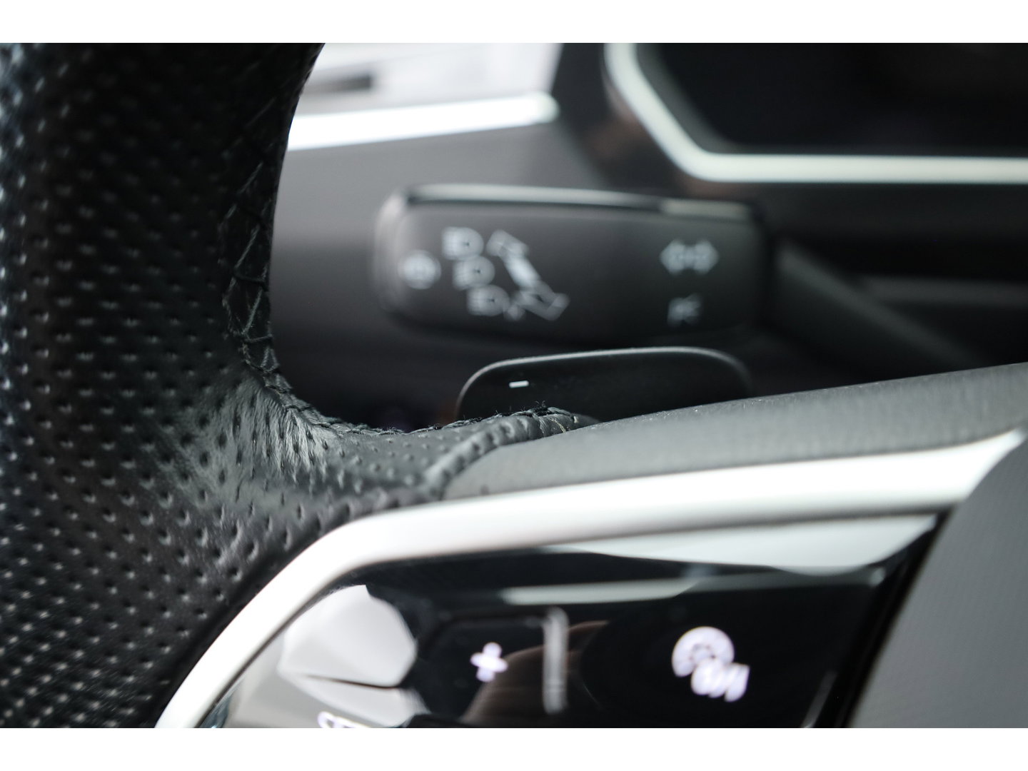 Volkswagen Tiguan 1.4 TSI eHybrid R-Line Business+ | Pano | Elek. Trekhaak | IQ. Light | Stoel- Stuurverw. | Adapt. Cruise | Park Assist |