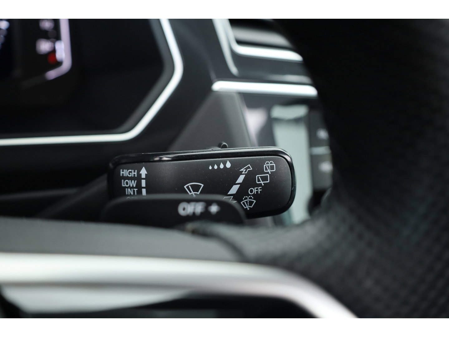 Volkswagen Tiguan 1.4 TSI eHybrid R-Line Business+ | Pano | Elek. Trekhaak | IQ. Light | Stoel- Stuurverw. | Adapt. Cruise | Park Assist |