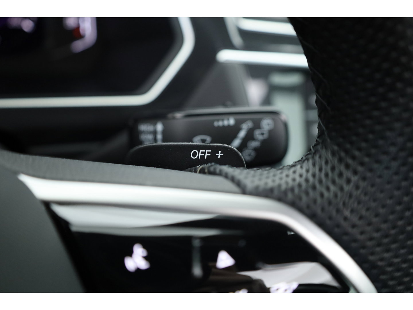 Volkswagen Tiguan 1.4 TSI eHybrid R-Line Business+ | Pano | Elek. Trekhaak | IQ. Light | Stoel- Stuurverw. | Adapt. Cruise | Park Assist |