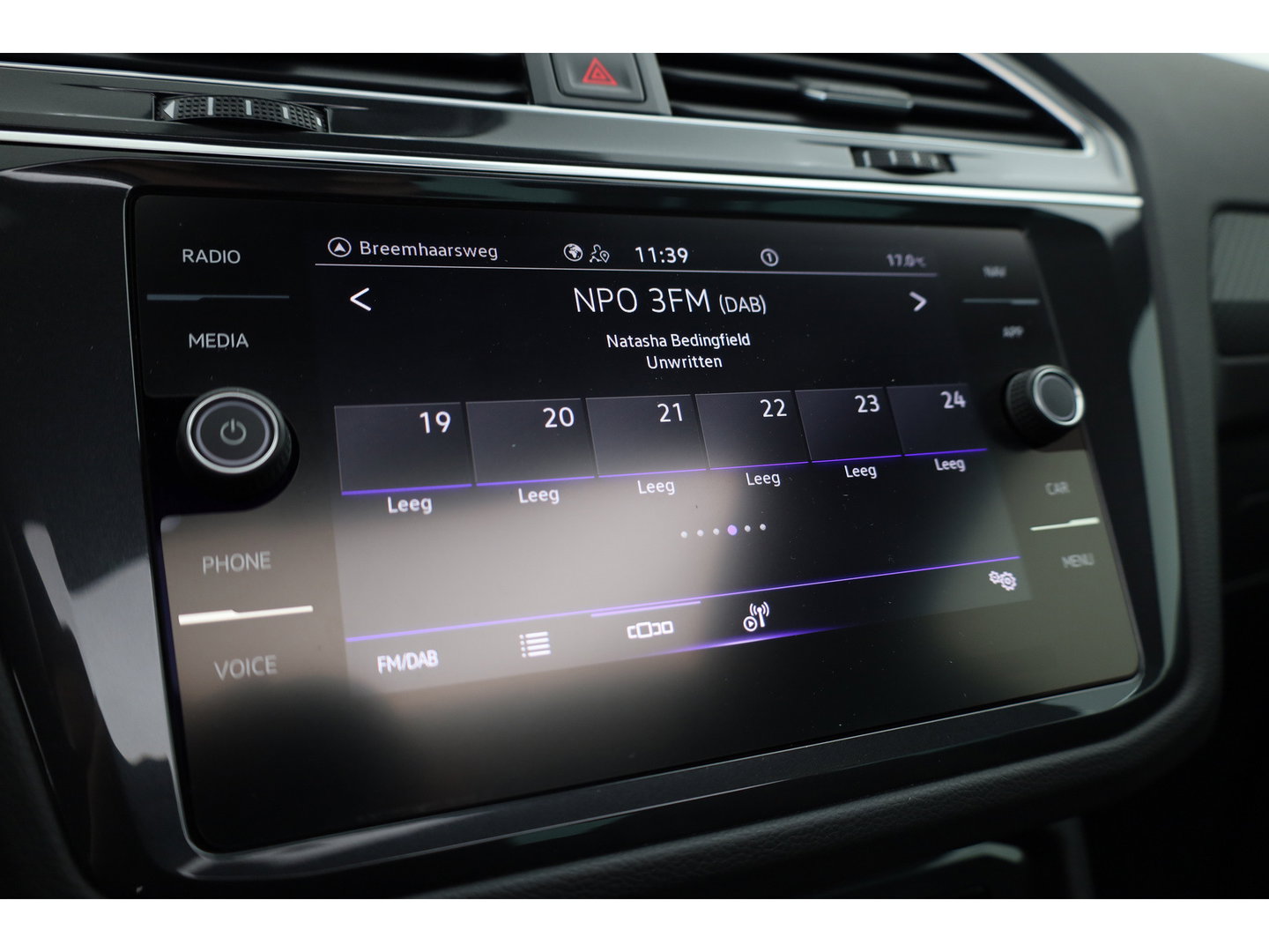 Volkswagen Tiguan 1.4 TSI eHybrid R-Line Business+ | Pano | Elek. Trekhaak | IQ. Light | Stoel- Stuurverw. | Adapt. Cruise | Park Assist |