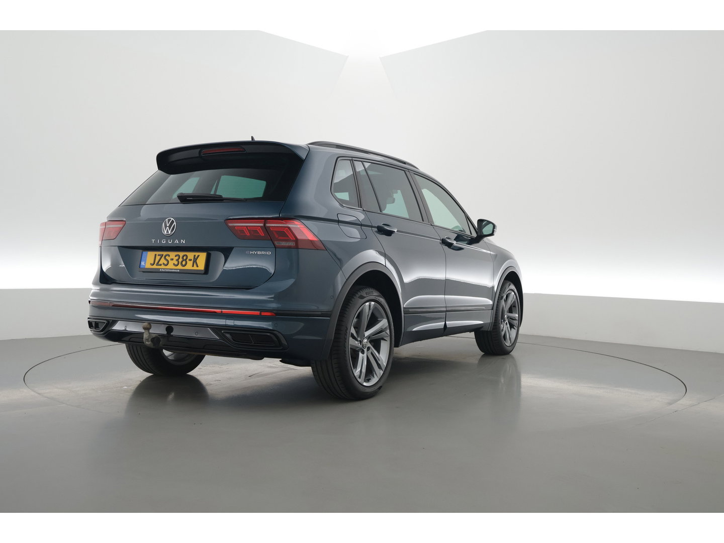 Volkswagen Tiguan 1.4 TSI eHybrid R-Line Business+ | Pano | Elek. Trekhaak | IQ. Light | Stoel- Stuurverw. | Adapt. Cruise | Park Assist |