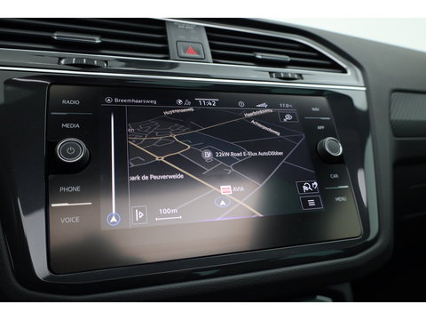 Volkswagen Tiguan 1.4 TSI eHybrid R-Line Business+ | Pano | Elek. Trekhaak | IQ. Light | Stoel- Stuurverw. | Adapt. Cruise | Park Assist |
