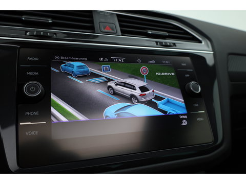 Volkswagen Tiguan 1.4 TSI eHybrid R-Line Business+ | Pano | Elek. Trekhaak | IQ. Light | Stoel- Stuurverw. | Adapt. Cruise | Park Assist |