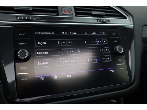 Volkswagen Tiguan 1.4 TSI eHybrid R-Line Business+ | Pano | Elek. Trekhaak | IQ. Light | Stoel- Stuurverw. | Adapt. Cruise | Park Assist |