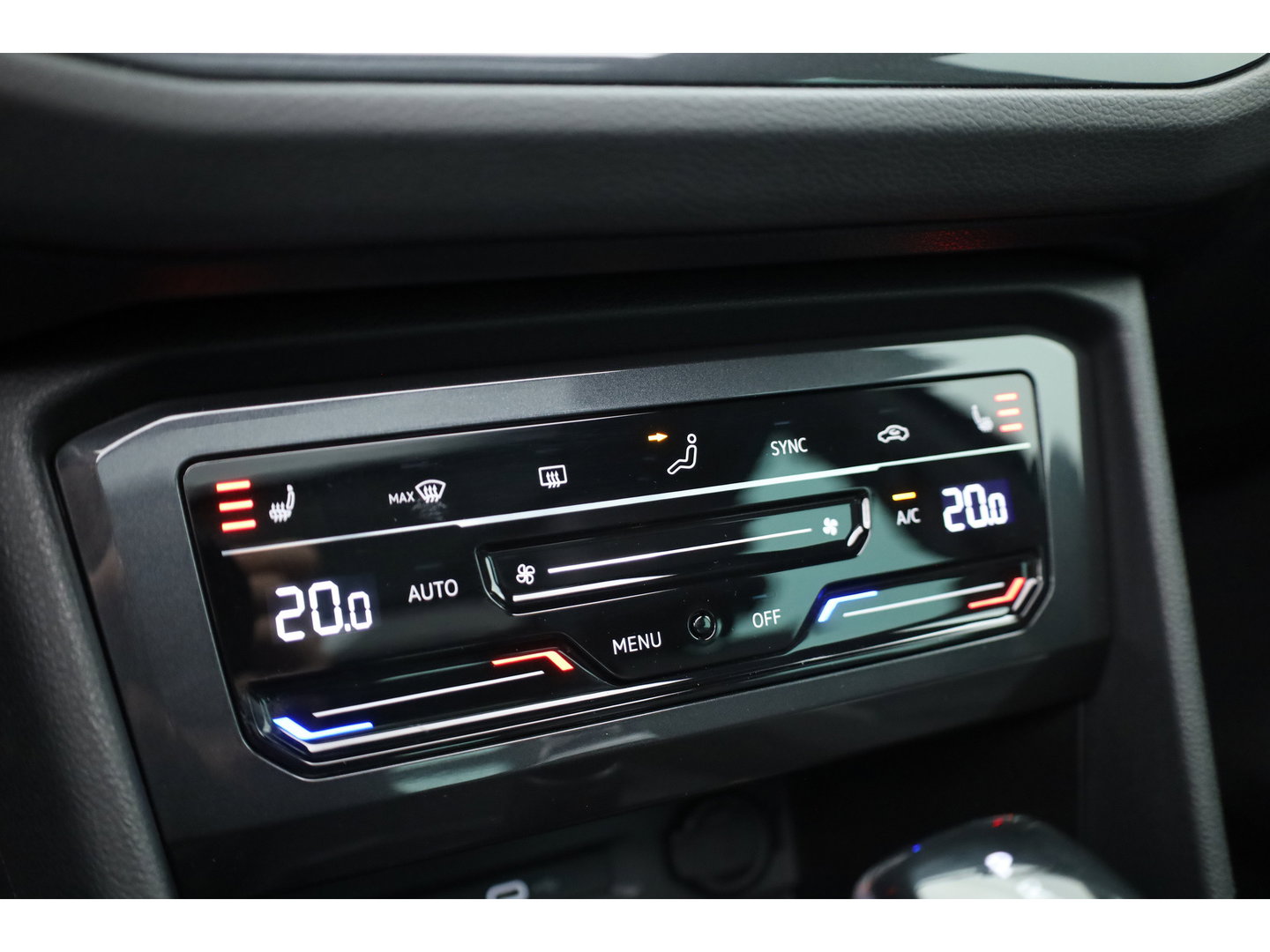 Volkswagen Tiguan 1.4 TSI eHybrid R-Line Business+ | Pano | Elek. Trekhaak | IQ. Light | Stoel- Stuurverw. | Adapt. Cruise | Park Assist |