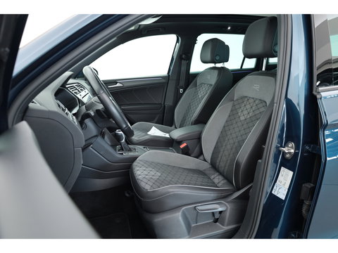 Volkswagen Tiguan 1.4 TSI eHybrid R-Line Business+ | Pano | Elek. Trekhaak | IQ. Light | Stoel- Stuurverw. | Adapt. Cruise | Park Assist |