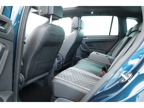 Volkswagen Tiguan 1.4 TSI eHybrid R-Line Business+ | Pano | Elek. Trekhaak | IQ. Light | Stoel- Stuurverw. | Adapt. Cruise | Park Assist |