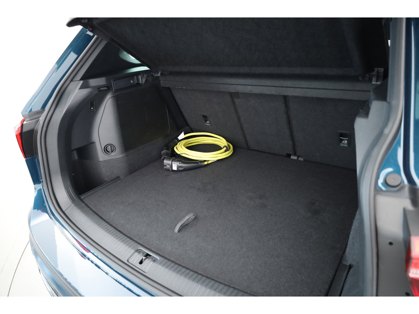 Volkswagen Tiguan 1.4 TSI eHybrid R-Line Business+ | Pano | Elek. Trekhaak | IQ. Light | Stoel- Stuurverw. | Adapt. Cruise | Park Assist |