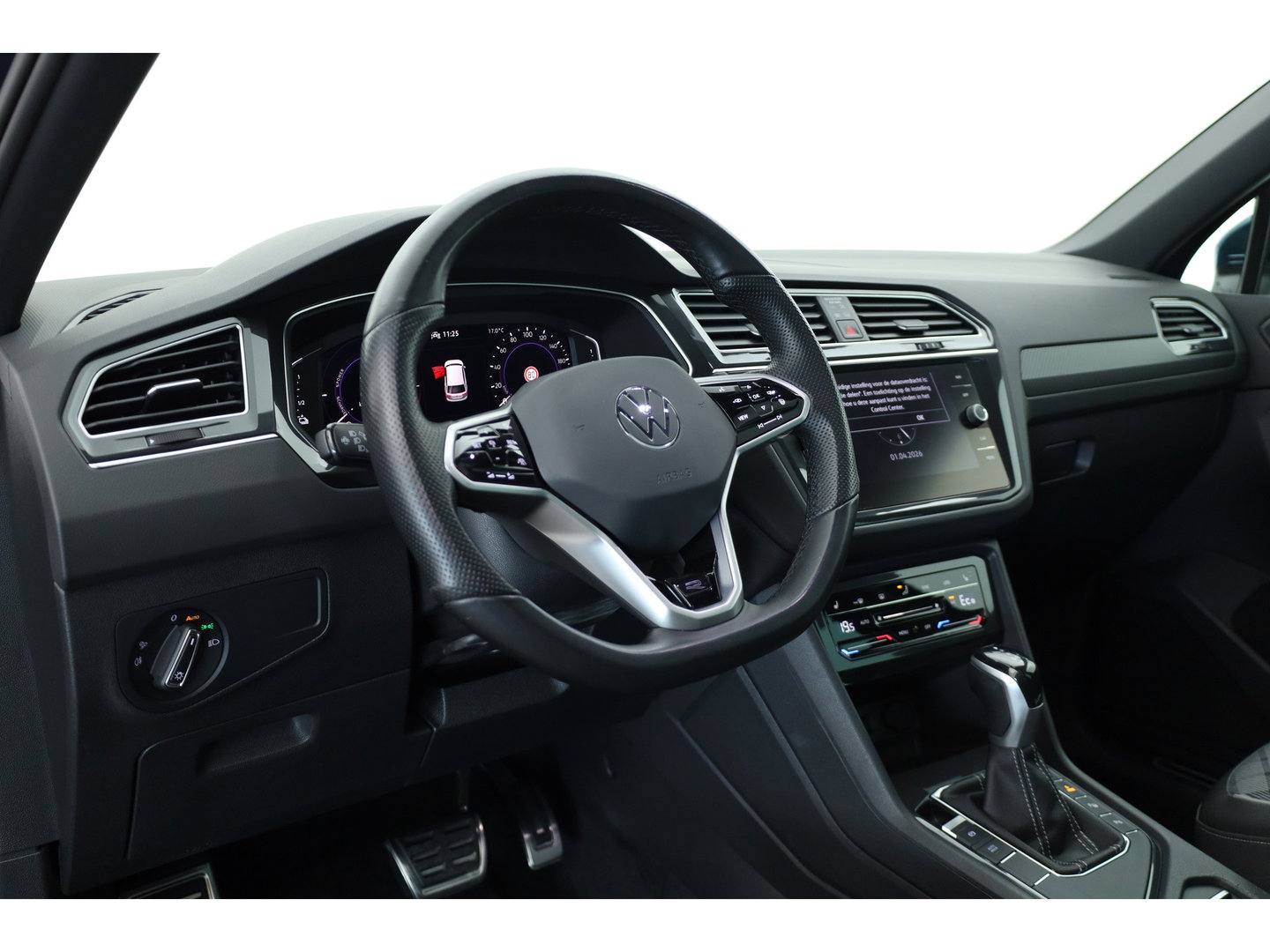 Volkswagen Tiguan 1.4 TSI eHybrid R-Line Business+ | Pano | Elek. Trekhaak | IQ. Light | Stoel- Stuurverw. | Adapt. Cruise | Park Assist |