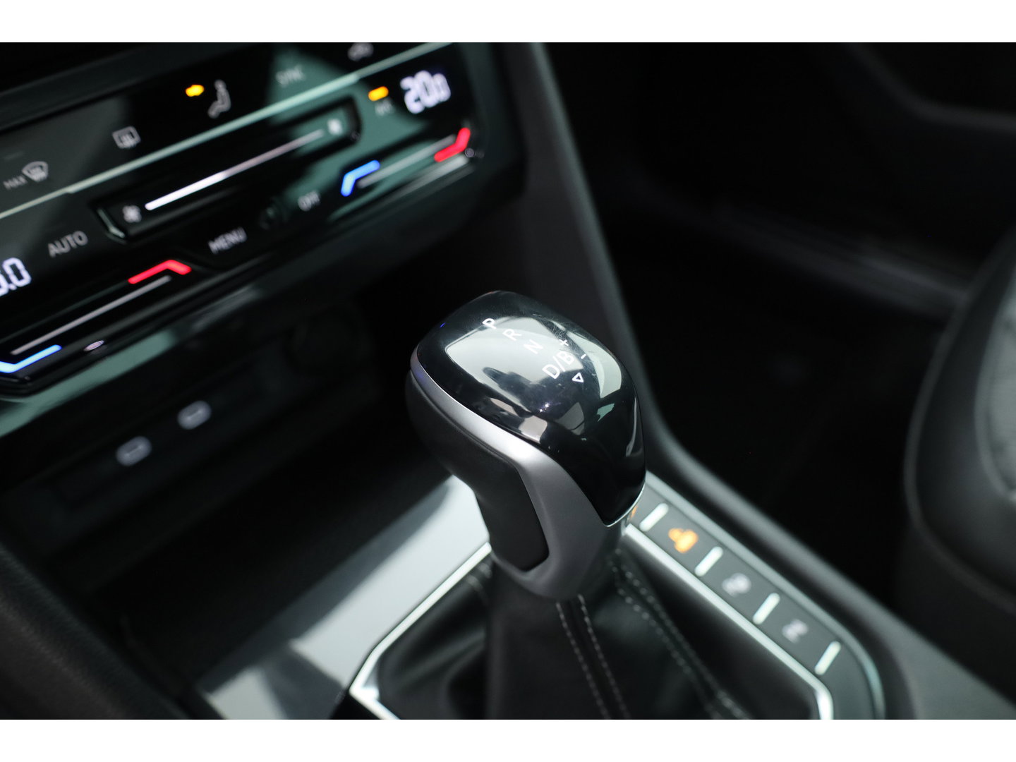 Volkswagen Tiguan 1.4 TSI eHybrid R-Line Business+ | Pano | Elek. Trekhaak | IQ. Light | Stoel- Stuurverw. | Adapt. Cruise | Park Assist |