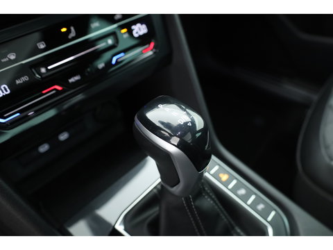 Volkswagen Tiguan 1.4 TSI eHybrid R-Line Business+ | Pano | Elek. Trekhaak | IQ. Light | Stoel- Stuurverw. | Adapt. Cruise | Park Assist |