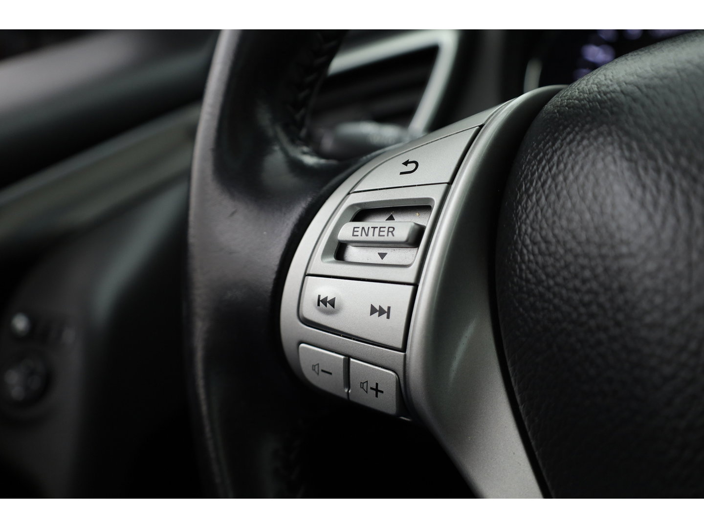 Nissan QASHQAI 1.2 N-Connecta | Panoramadak | Trekhaak | 360cam | Lane Assist | Cruise Control | 18"  controleren