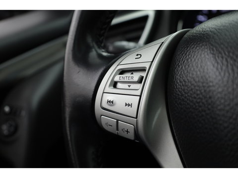 Nissan QASHQAI 1.2 N-Connecta | Panoramadak | Trekhaak | 360cam | Lane Assist | Cruise Control | 18"  controleren