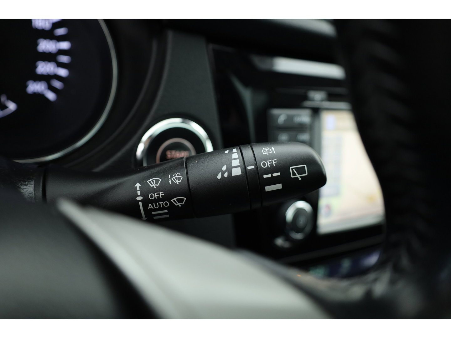 Nissan QASHQAI 1.2 N-Connecta | Panoramadak | Trekhaak | 360cam | Lane Assist | Cruise Control | 18"  controleren